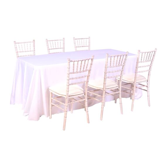 Holzstühle Chiavari Limewash und quadratischer Tisch